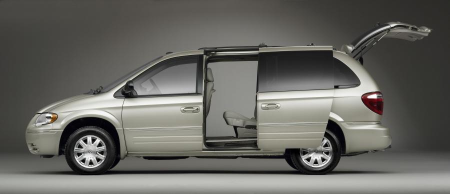  Chrysler Town & Country 2005 года  (фото 6 из 22)